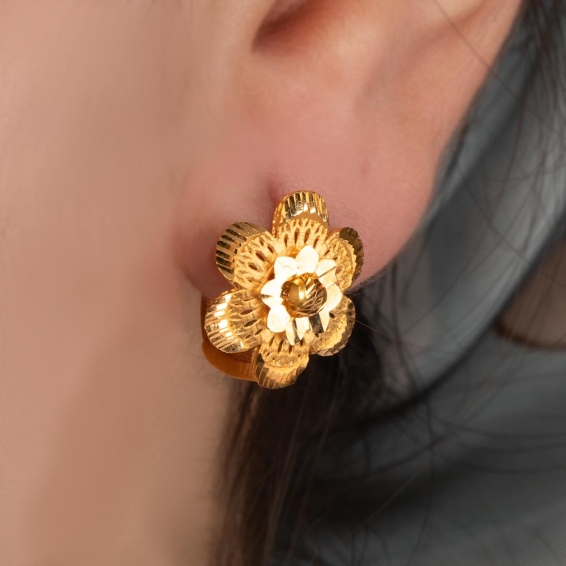 Mücevher Dünyası - 22 Ayar Altın Dorikalı ve Çiçek Desenli Küpe - 4,06 Gr.