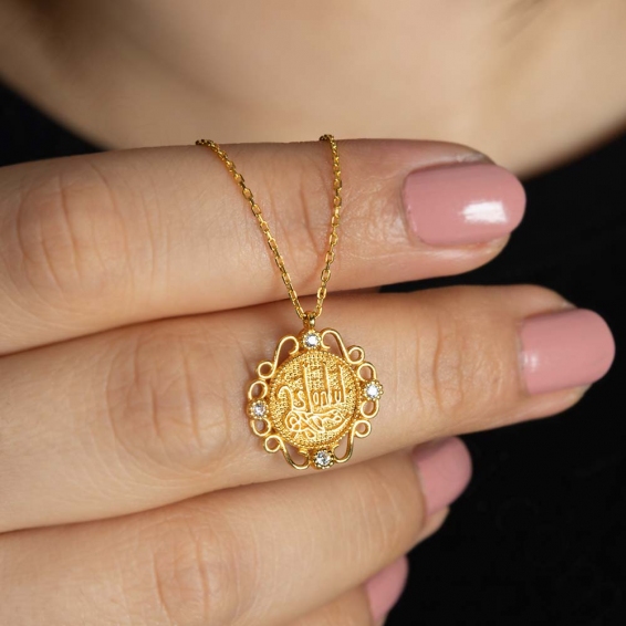 Mücevher Dünyası - 22 Ayar Taşlı İstanbul Yazılı Altın Kolye - 3,37 Gr.