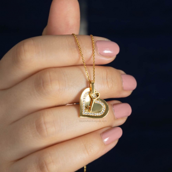 Mücevher Dünyası - 22 Ayar Taşlı Kalpli Anahtar Altın Kolye - 4,84 Gr.
