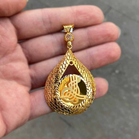 Mücevher Dünyası - 22 Ayar Taşlı Tuğralı Kolye Ucu Altın Madalyon - 9,83 Gr.